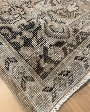 Load image into Gallery viewer, Designer Area Rug 7’6” x 10’5”