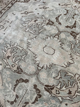 Load image into Gallery viewer, Vintage Persian Scatter Rug 4’2” x 5’7”