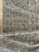 Load image into Gallery viewer, Antique Mahal 9’1” x 11’7”