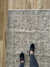 Load image into Gallery viewer, Vintage Turkish 4’1” x 6’8”