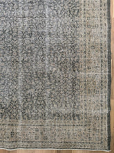 Load image into Gallery viewer, Vintage Turkish 7’4” x 10’