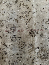 Load image into Gallery viewer, Vintage Kirman 7’9” x 10’4”