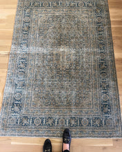 Load image into Gallery viewer, Antique Scatter Rug 4’5” x 6’4”