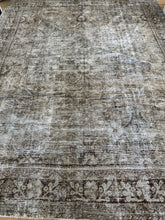 Load image into Gallery viewer, Antique Mahal 9’2” x 11’5”