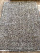 Load image into Gallery viewer, Vintage 4’4” x 5’9” Scatter Rug