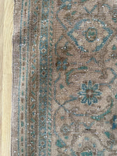 Load image into Gallery viewer, Vintage Mahal 9’8” x 12’8”