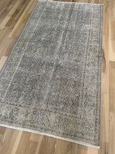 Load image into Gallery viewer, Vintage Turkish 3’10” x 7’