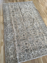 Load image into Gallery viewer, Vintage Turkish 4’5” x 7’3”