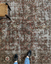 Load image into Gallery viewer, Antique Mahal 8’10” x 11’9”