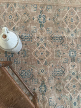 Load image into Gallery viewer, Vintage Mahal 7’9” x 11’