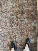 Load image into Gallery viewer, Antique Mahal 7’8” x 9’8”