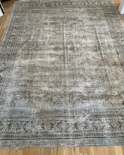 Load image into Gallery viewer, Semi-Antique Mahal 8’7” x 11’4”