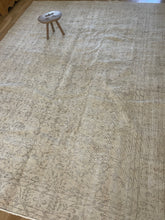 Load image into Gallery viewer, Vintage Turkish Rug 7’ x 9’8”