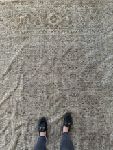 Load image into Gallery viewer, Antique Mahal 9’1” x 11’7”
