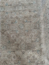 Load image into Gallery viewer, Antique Mahal 9’9” x 12’7”