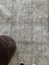 Load image into Gallery viewer, Vintage Turkish 8’1” x 9’10”