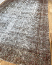 Load image into Gallery viewer, Vintage Mahal 8’2” x 11’5”