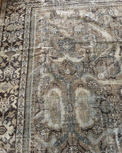 Load image into Gallery viewer, Antique Mahal 9’2” x 12’3”
