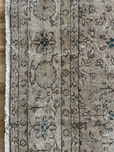 Load image into Gallery viewer, Vintage Turkish 6’11” x 10’2”
