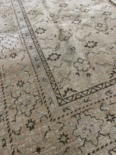 Load image into Gallery viewer, Vintage Mahal 7’6” x 10’3”