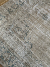 Load image into Gallery viewer, Vintage Turkish 9’2” x 12’10”