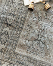 Load image into Gallery viewer, Semi-Antique Mahal 8’7” x 11’4”