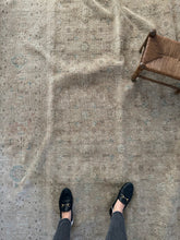 Load image into Gallery viewer, Antique Mahal 9’9” x 12’7”