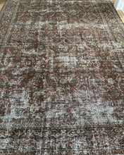 Load image into Gallery viewer, Antique Mahal 8’10” x 11’9”
