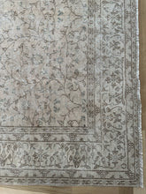 Load image into Gallery viewer, Vintage Turkish 6’11” x 9’7”