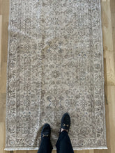 Load image into Gallery viewer, Vintage Turkish 3’2” x 7’7”