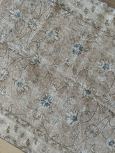 Load image into Gallery viewer, Vintage Turkish 3’ x 11’3”