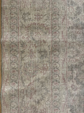 Load image into Gallery viewer, Vintage Turkish Rug 8’ x 11’5”