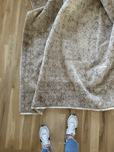 Load image into Gallery viewer, Vintage Turkish 6’11” x 9’9”