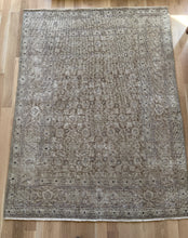 Load image into Gallery viewer, Vintage 4’4” x 5’9” Scatter Rug