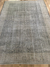 Load image into Gallery viewer, Vintage Turkish 7’4” x 10’