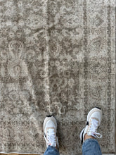 Load image into Gallery viewer, Vintage Turkish 6’4” x 9’6”