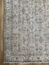 Load image into Gallery viewer, Vintage Turkish 5’9” x 9’3”
