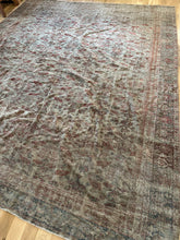 Load image into Gallery viewer, Antique Mahal 7’8” x 9’8”