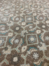 Load image into Gallery viewer, Vintage Area Rug 6’8” x 9’7”