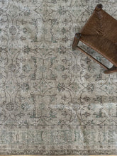Load image into Gallery viewer, Vintage Turkish 5’7” x 9’5”