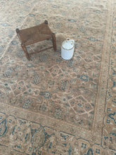 Load image into Gallery viewer, Vintage Mahal 7’9” x 11’