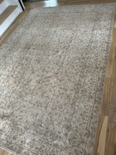 Load image into Gallery viewer, Vintage Turkish 6’11” x 9’7”