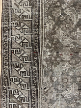 Load image into Gallery viewer, Antique Malayer Scatter Rug 3’2” x 5’8”