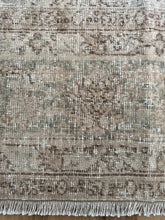 Load image into Gallery viewer, Vintage Turkish 8’1” x 9’10”