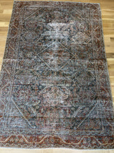 Load image into Gallery viewer, Antique Scatter Rug 4’5” x 6’6”