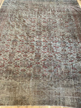 Load image into Gallery viewer, Antique Mahal 7’8” x 9’8”