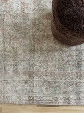 Load image into Gallery viewer, Vintage Turkish 8’1” x 9’10”