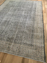 Load image into Gallery viewer, Vintage Turkish 7’4” x 10’