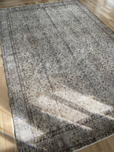 Load image into Gallery viewer, Vintage Turkish Area Rug 6’6” x 9’11’