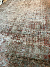 Load image into Gallery viewer, Antique Designer Mahal 9’8” x 13’9”